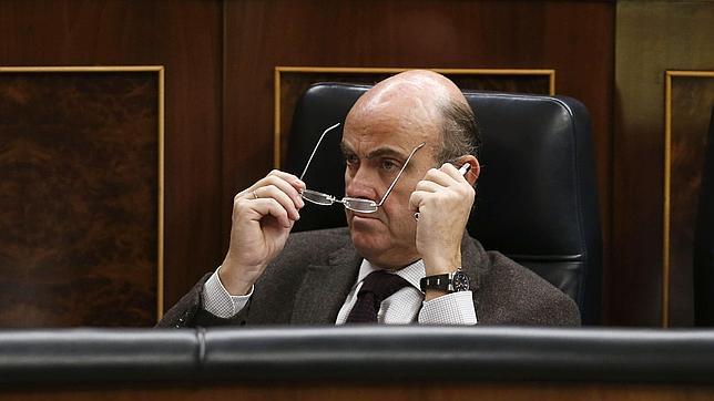 Guindos: «La banca española está bien preparada para las pruebas de solvencia»