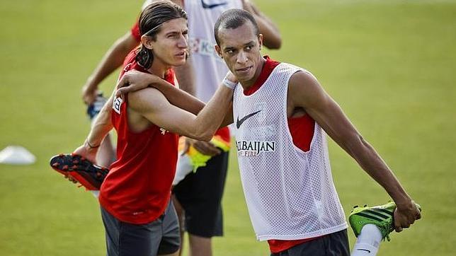 La baja de Miranda altera al Atlético