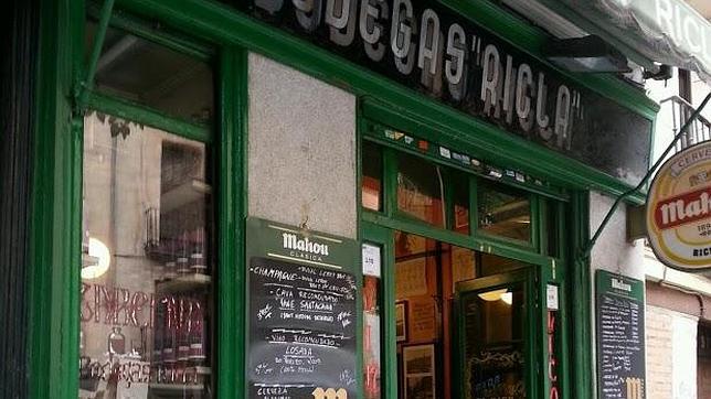 Fachada de las Bodegas Ricla en la calle Cuchilleros, 6