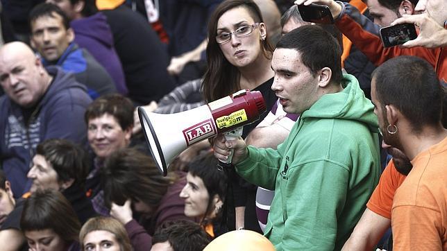 Un muro proetarra protege a Luis Goñi en su reaparición pública tras ser condenado por pertenecer a Segi