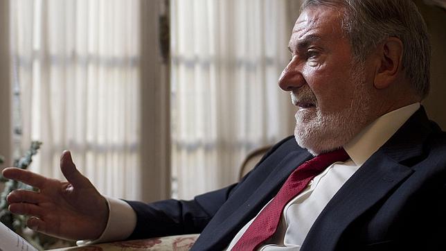 Mayor Oreja: «No hay que tener miedo a los que incumplen la ley»