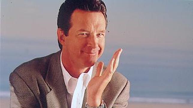 Crichton alcanzó fama mundial con «Parque Jurásico», que arrasó en cines.