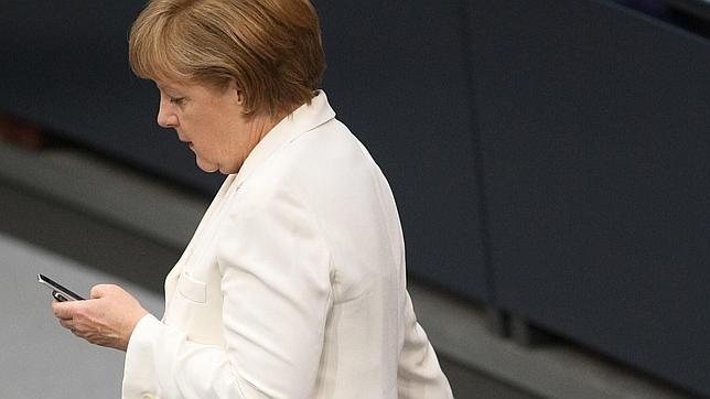 Alemania sospecha que EE.UU. también espió el móvil de Angela Merkel