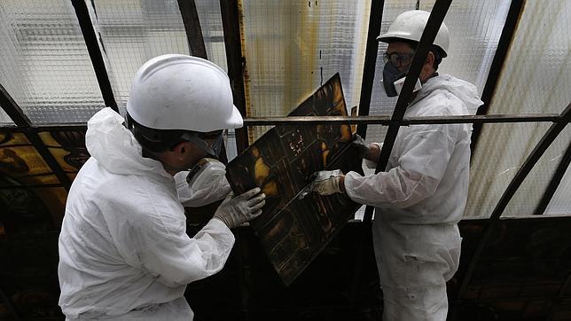 Así se ha desmontado la vidriera del Patio de Cristales de la Casa de la Villa de Madrid