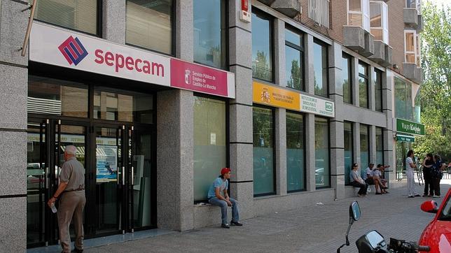 El paro baja en 7.600 personas y la tasa se sitúa en el 29,48% en la región