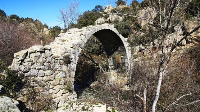 Restos del puente de la Alcanzora en Galapagar