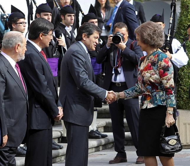 La Reina llega a Oviedo para asistir a los Premios Príncipe de Asturias