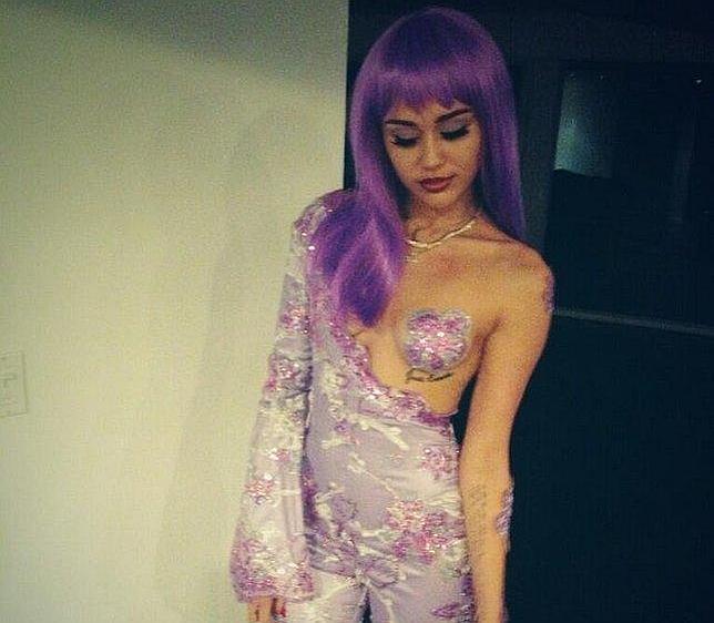 Miley Cyrus celebra Halloween con un provocador homenaje a una rapera