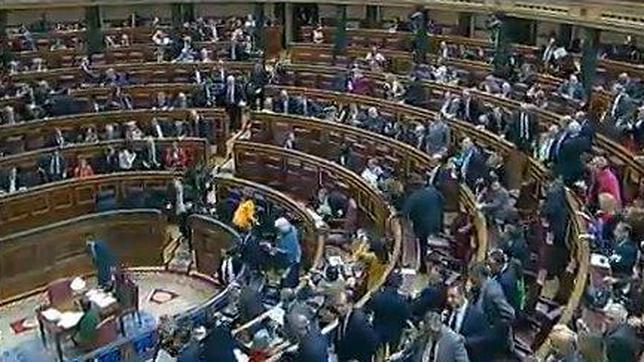 Señorías a la carrera para irse de puente