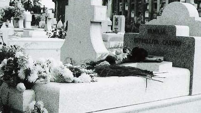 Sepultura de Estrellita Castro en el cementerio de la Almudena