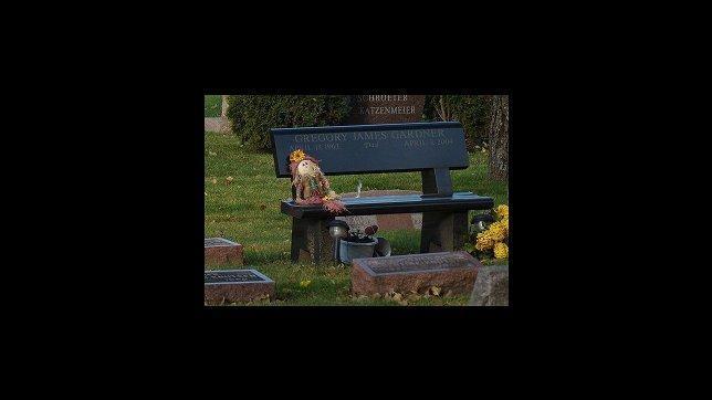 La tumba de Gregory James Gardner