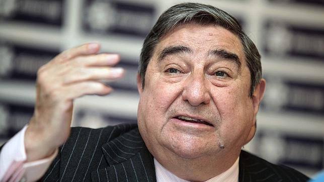 Cuatro candidatos a poner punto y final a 25 años de lendoirismo en el Deportivo