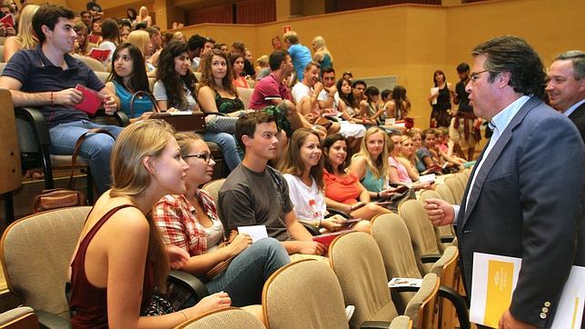 Educación condiciona las becas Erasmus a haber recibido una beca general antes