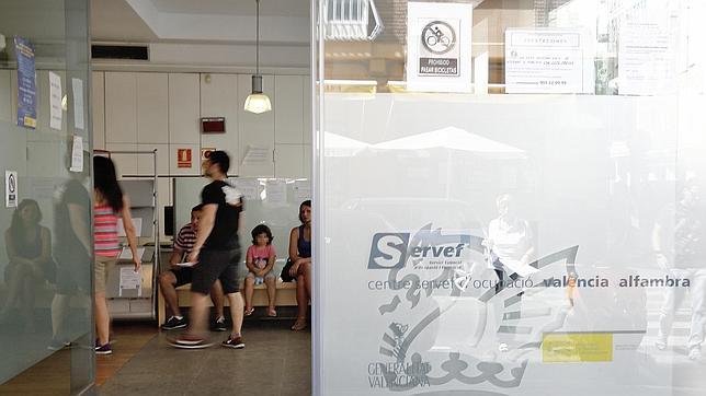 La Comunidad Valenciana logra la única bajada del paro en toda España