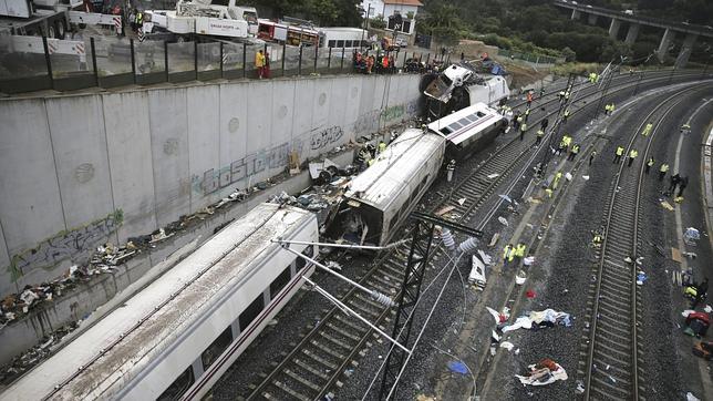 Las víctimas del Alvia, «perplejas» por la desimputación de los cargos de Adif