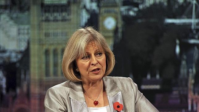 Un sospecho de terrorismo se escapa en Londres vestido con un burka