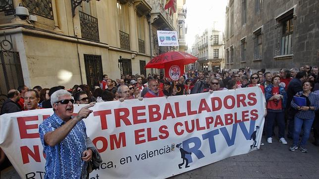 La oposición anuncia una «batalla legal, social y política» para impedir el cierre de RTVV