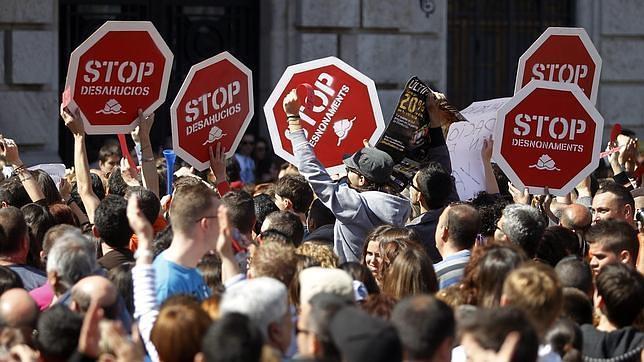El TC deja sin efecto la suspensión del decreto antidesahucios de Andalucía