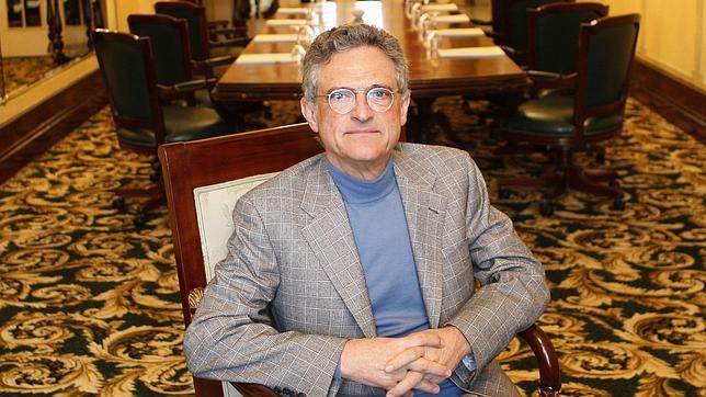 Luis Rojas Marcos, el psiquiatra que enseña a ser feliz