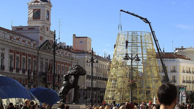 El árbol navideño de la Lotería ya está en la Puerta del Sol
