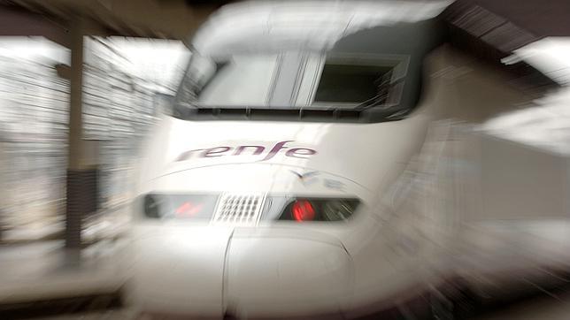 El AVE y la crisis se comen la mitad del tráfico aéreo Madrid-Barcelona