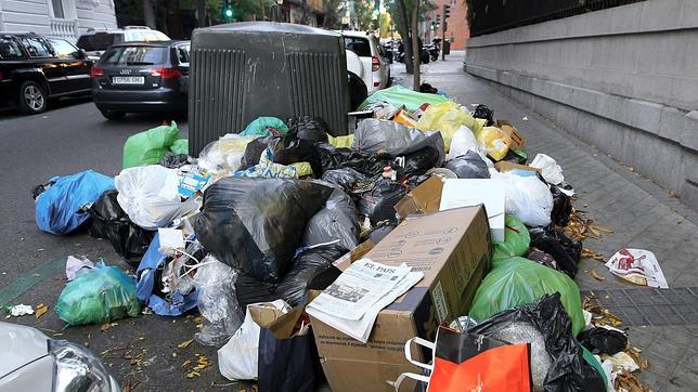 Huelga de limpieza: otros tres barrenderos detenidos