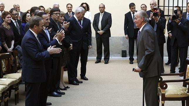 El Rey celebra su primer acto fuera de La Zarzuela tras la operación