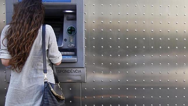 Los españoles, los europeos más infieles a su banco