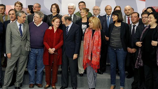 Rubalcaba se reúne con Díaz para frenar las presiones por las primarias