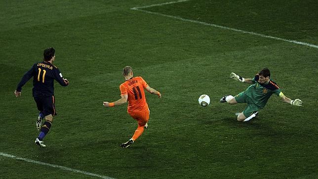 Casillas evitó el tanto, cantado, de Arjen Robben