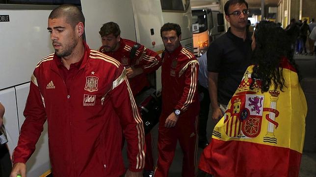 Sudáfrica-España: Víctor Valdés se lesiona y provoca un lío