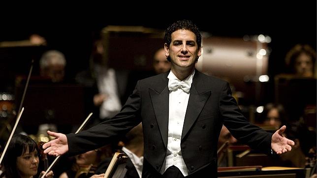 Juan Diego Flórez le canta a Vargas Llosa