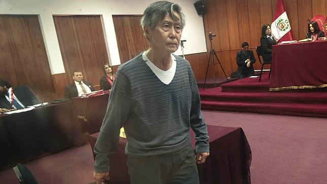 Las autoridades penitenciarias cortan el teléfono al expresidente Fujimori