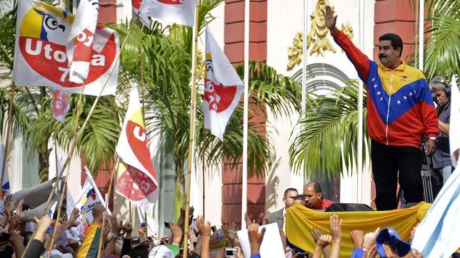 Maduro lanza sus primeras leyes en el fragor de la campaña electoral