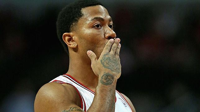 Derrick Rose, baja toda la temporada tras ser operado en el menisco