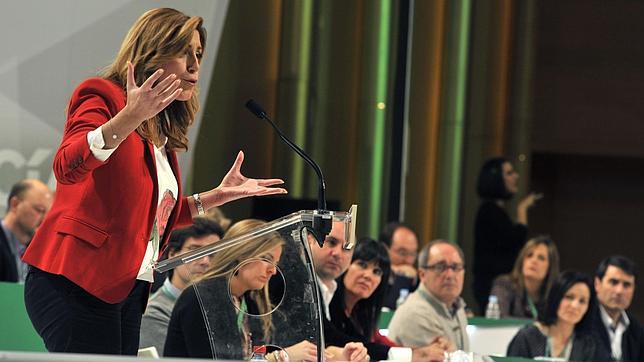 Susana Díaz impone cambios en las Cortes