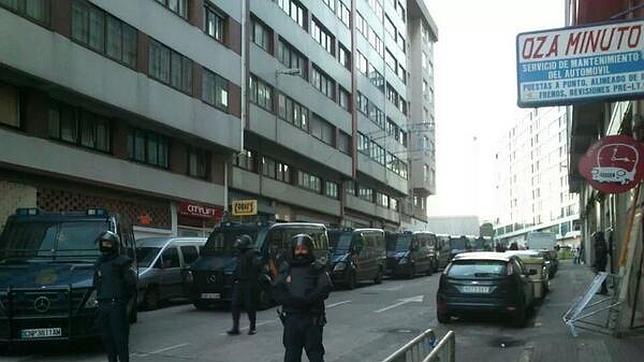 El desahucio de una mujer en La Coruña se salda con seis detenidos