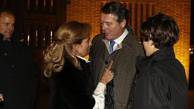 Alejandro Sanz y Shakira, presentes en el funeral de Irene Vázquez