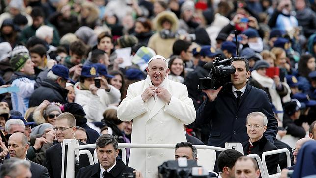 El Papa critica la «cultura del descarte» que deja a millones de jóvenes desempleados