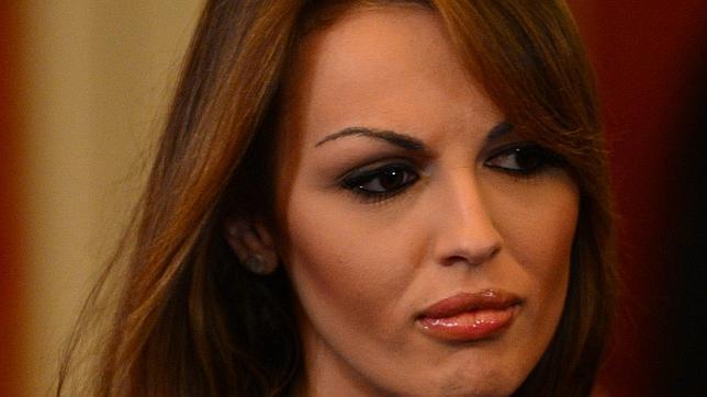 La novia de Berlusconi pide al Papa Francisco que la reciba en audiencia