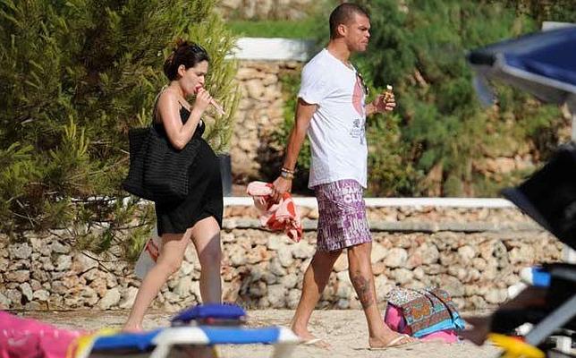 Pepe y su esposa, durante su primer embarazo