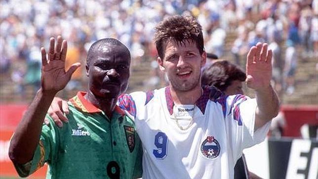 Roger Milla y Oleg Salenko, estrellas del Mundial 1994