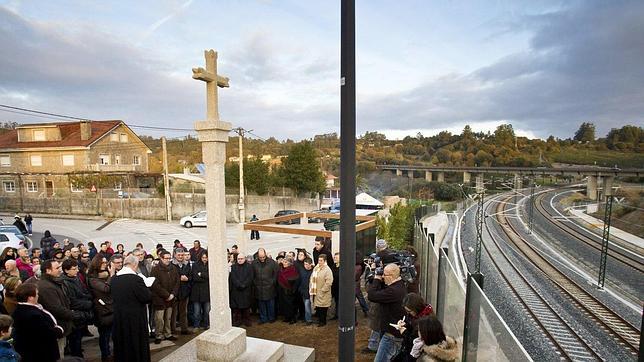 Angrois inaugura «crucero» como símbolo de solidaridad en accidente del tren