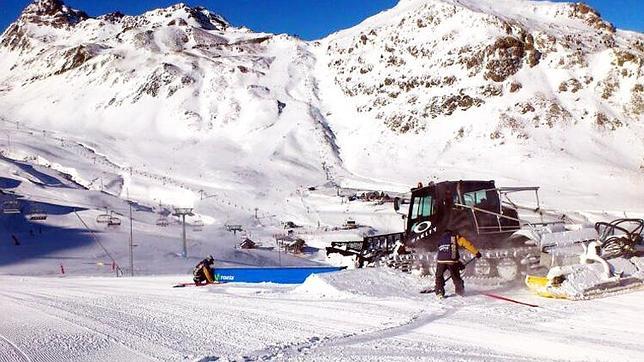 Las estaciones de esquí, a punto para el puente de la Constitución