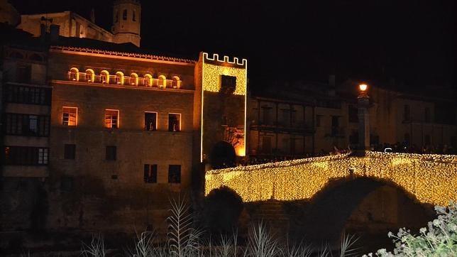 Cuento de Navidad en Teruel: de las fiestas a oscuras al alumbrado más brillante