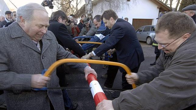 España choca con la oposición de Alemania para suprimir el visado a Colombia y Perú