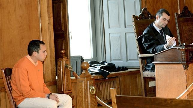 Doce años y medio en un psiquiátrico para el cangués que mató a la pareja de su madre