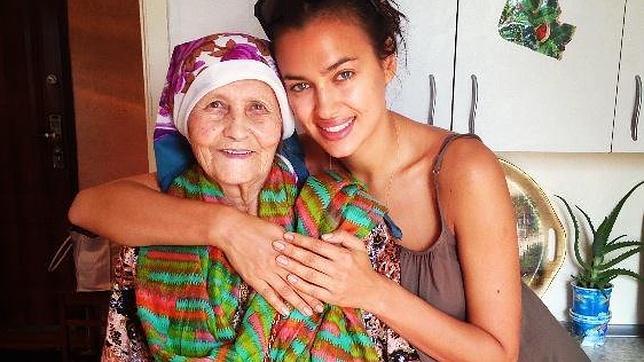 Irina Shayk, preocupada por la salud de su abuela