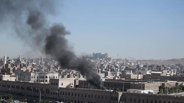 Yemen confirma la muerte de 52 médicos y enfermeras en el ataque terrorista