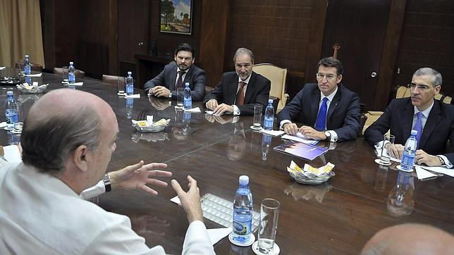 Núñez Feijóo se reúne en Cuba con el  vicepresidente del Gobierno de Raúl Castro